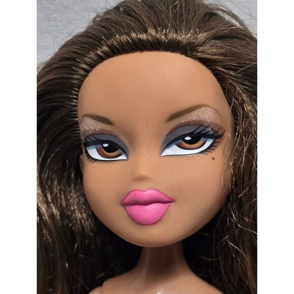 Bratz Neon Pop Divaz Yasmin Doll 2008 Original Dress Hazel Eyes Pink Lip - Picture 2 of 13